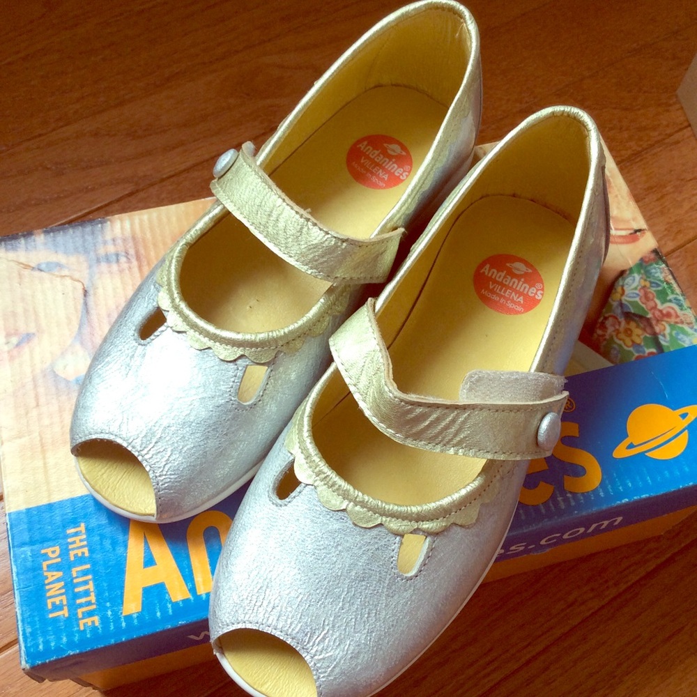 Sliver and gold flats
